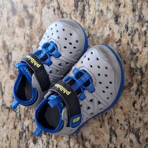 Toddler boys size 4 Grey and blue stride right made to play Phibian shoe